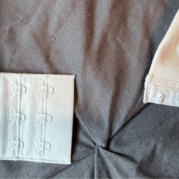 NWT Lot Of 4 BALI Cool Comfort White Bras 42D  Wide No Slip Straps Seamless - Picture 5 of 9